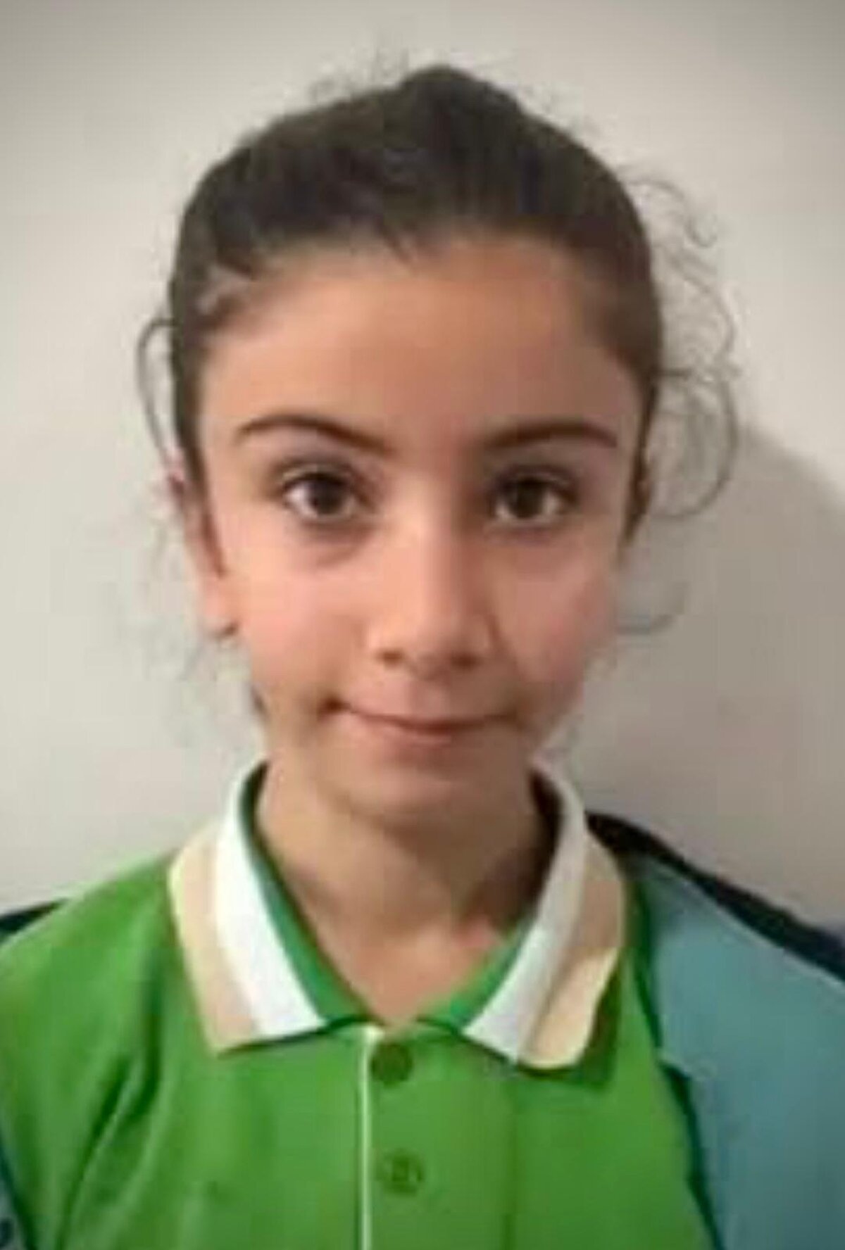  Talihsiz çocuk, doktorların tüm müdahalesine rağmen kurtarılamadı. Nuriye Şeyhun’un ölüm nedeninin epilepsi nöbeti geçirmesine bağlı olabileceği belirtilirken, kesin nedeni ise yapılacak otopsi sonrası belli olacak.<br><br>Olayla ilgili soruşturma başlatıldı.