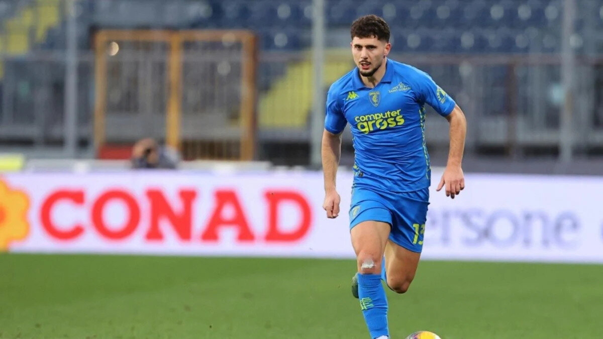 Kulübün, Serie A'da Empoli forması Liberato Cacace'yi yakın takibe aldığı ileri sürüldü.