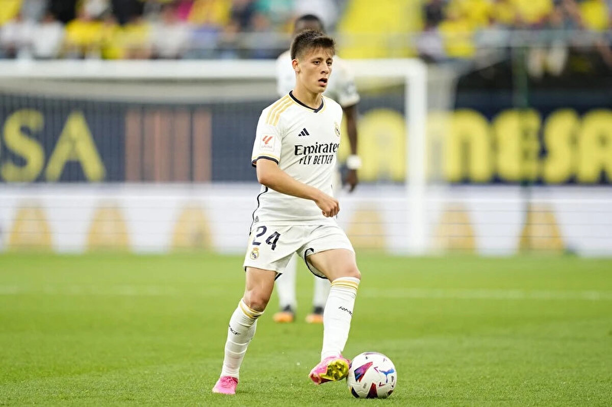 87. dakikada topla buluşan milli yıldız, pas verilmeye müsait pozisyondaki arkadaşı Mbappe'ye pas vermek yerine topu kaleye doğru gönderdi. 