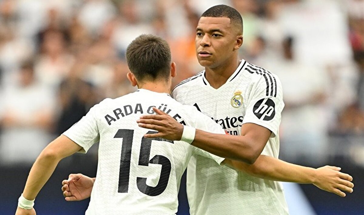 Kylian Mbappe'ye Arda Güler ile ilgili yazılmış yorumlardan bazıları şu şekilde: "Bir daha Arda Güler'e el-kol hareketi yaparsan, İspanya'ya gelirim haberin olsun..."
