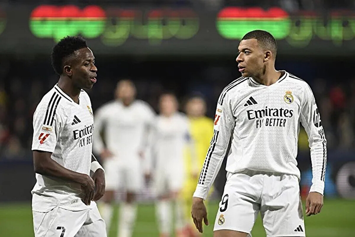 Mbappe'nin soyunma odasında da tepkisini devam ettirdiği söylentiler arasında...<br><br>