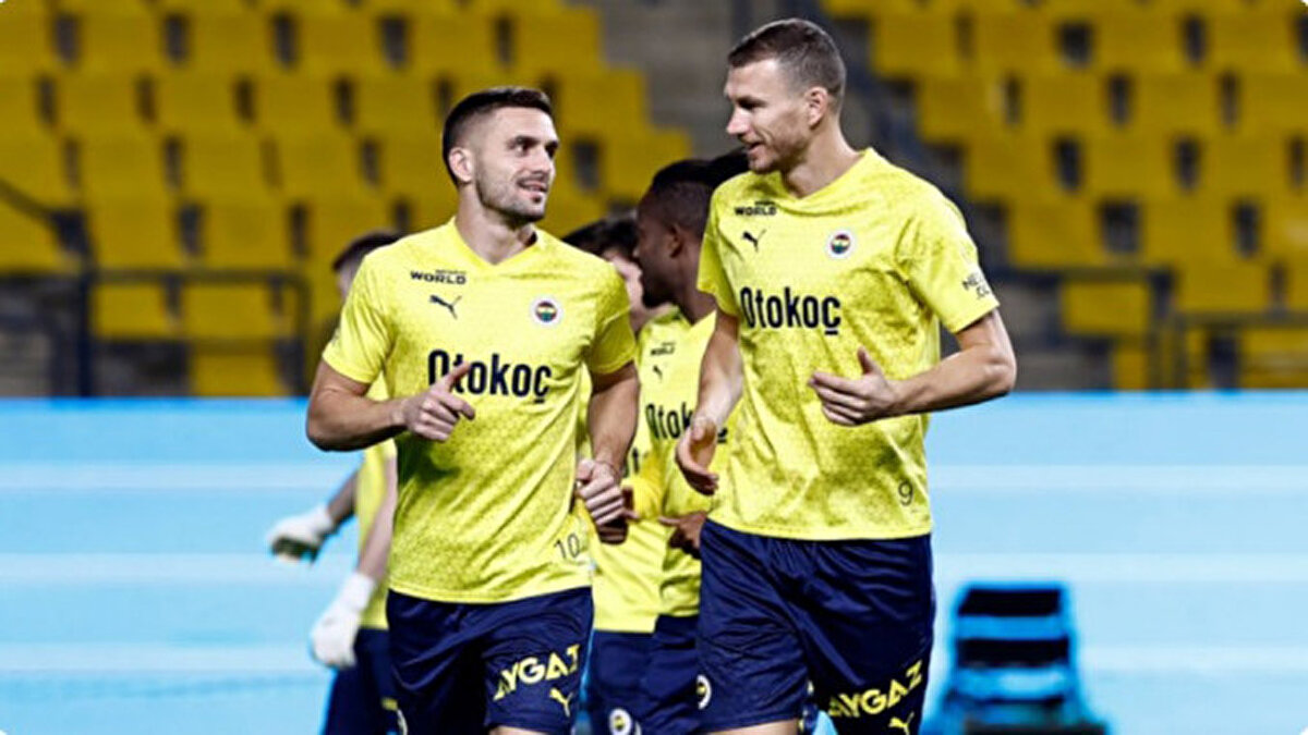 "Samsunspor maçında Fenerbahçe çok yan ortası yaptı. Mesela diri bir Dzeko, son 15-20 dakikada giren bir Dzeko, bir tane gol çıkarabilir. Uzatmalarla 98 dakika oynandı maç, 98 dakika sahada kalan Dzeko'nun orta geldiğinde artık yükselecek dermanı kalmaz."