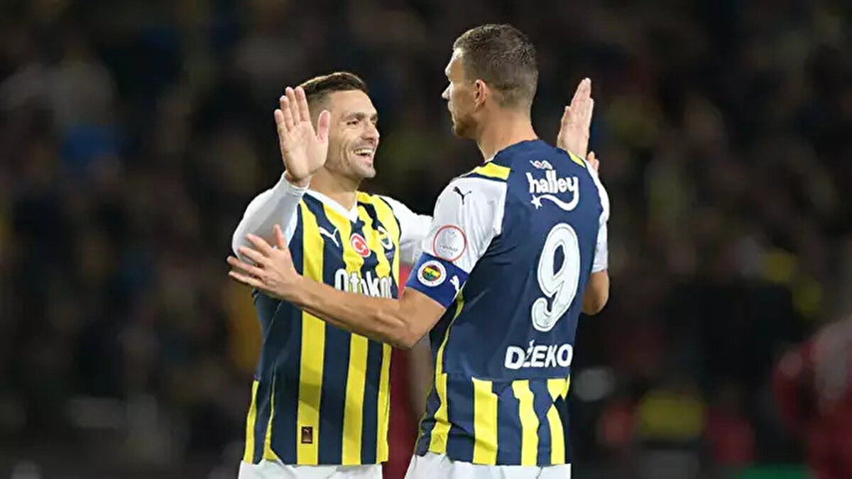"Tamamlayıcı oyuncu olarak bunu kabul ederek... Belki Tadic, 'Ben, Ajax'ta oynayacağım yine 10 numara olarak' diyecek. Ona bir şey diyemem ama Tadic ve Dzeko'nun etrafını dolduracaksınız bence olmaz."