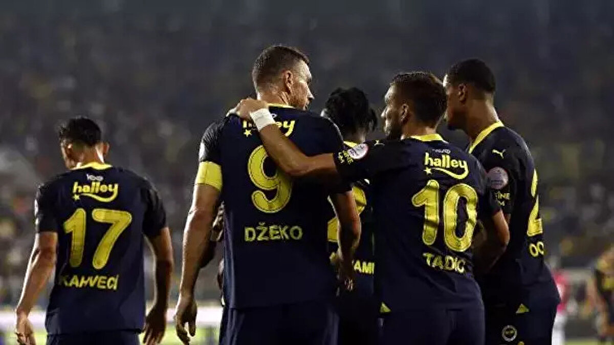 "Belki o anlamda Fenerbahçe faydalanabilir. Çünkü Dzeko ve Tadic, dünya futbolunda sözü geçen oyuncular ama takım bunun üzerine kurulacaksa olmaz."<br>