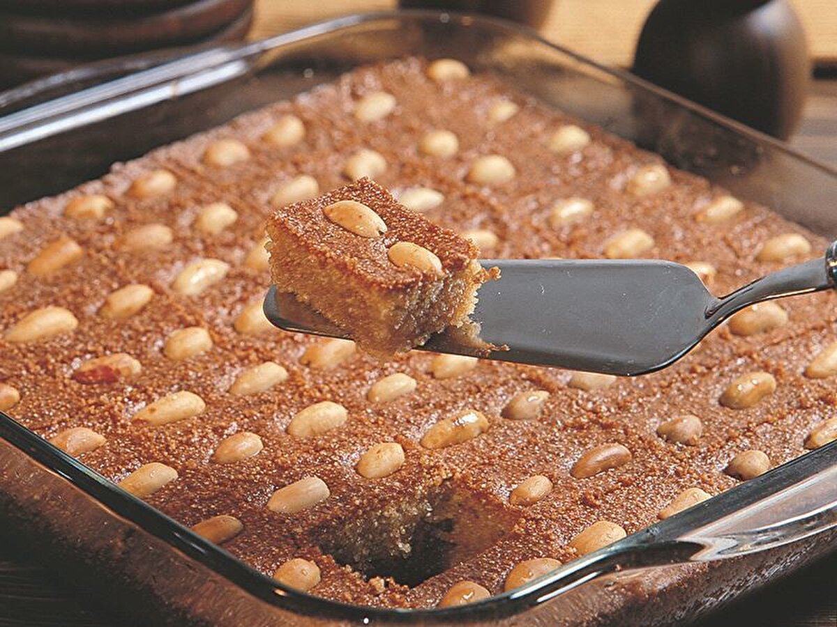 Revani yüzde 11,5; Kemalpaşa yüzde 8,3 ve şambali tatlısı yüzde 5,3 oranında favori tatlı seçiliyor.