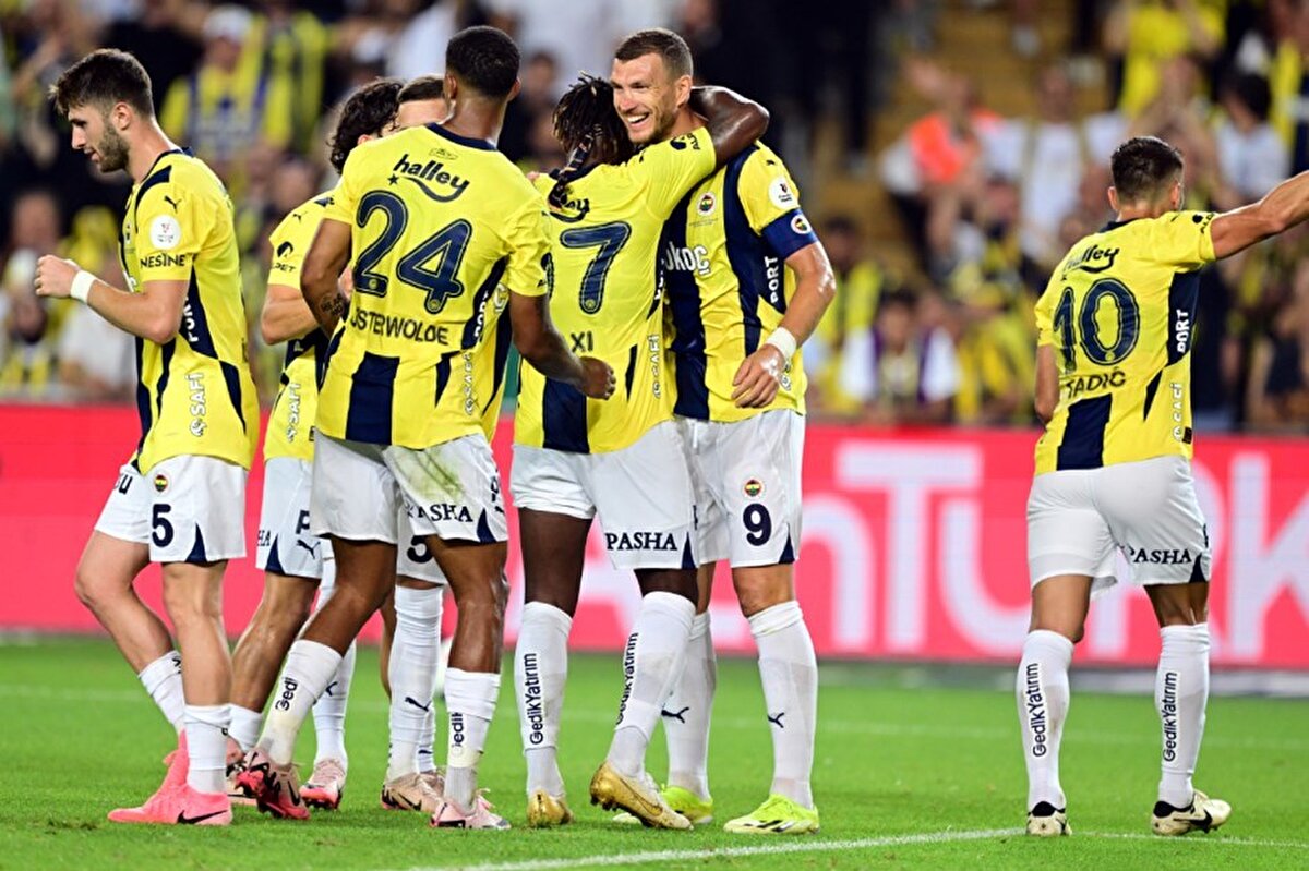 Bir maç eksiği bulunan Fenerbahçe'nin aldığı beraberlik sonrası lider Galatasaray ile arasındaki puan farkı 9 oldu..