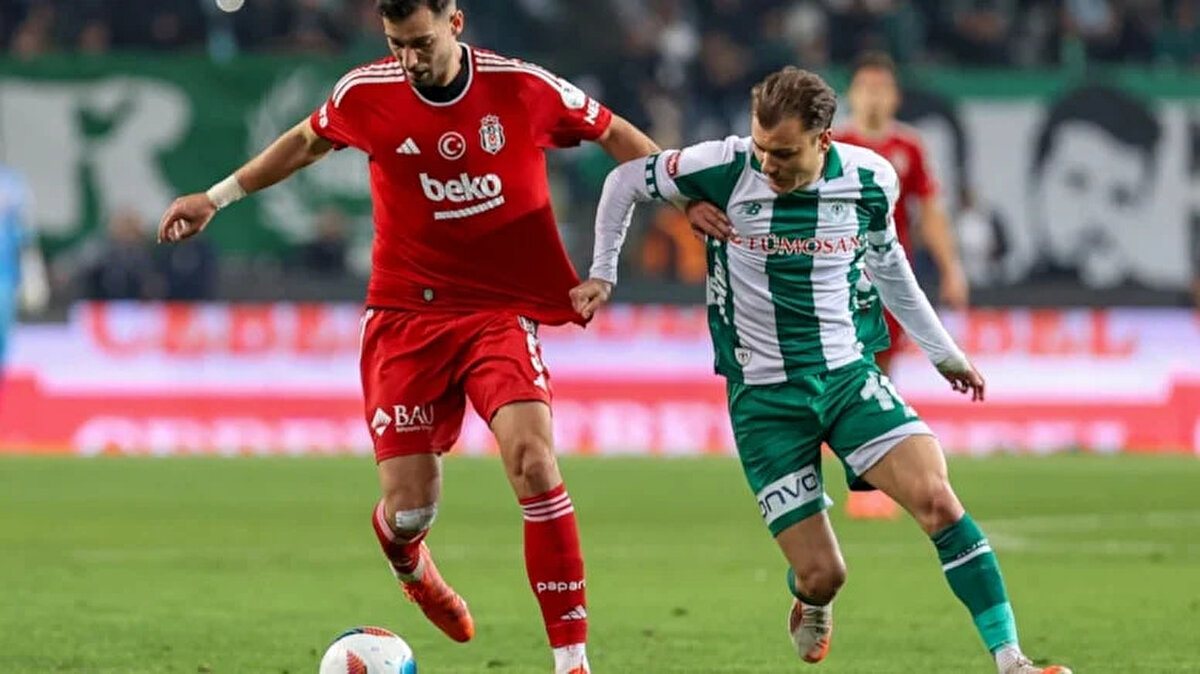 Solskjaer net bir rapor verebilmek için derbiyi beklemeleri gerektiğini ileterek “Galatasaray maçı takımda kalacak ve gidecek oyuncular için önemli sınav olacak. Şu anda kafamızda belirlenen futbolcular var ama kesinlikle Galatasaray maçını bekliyorum” yanıtını verdi