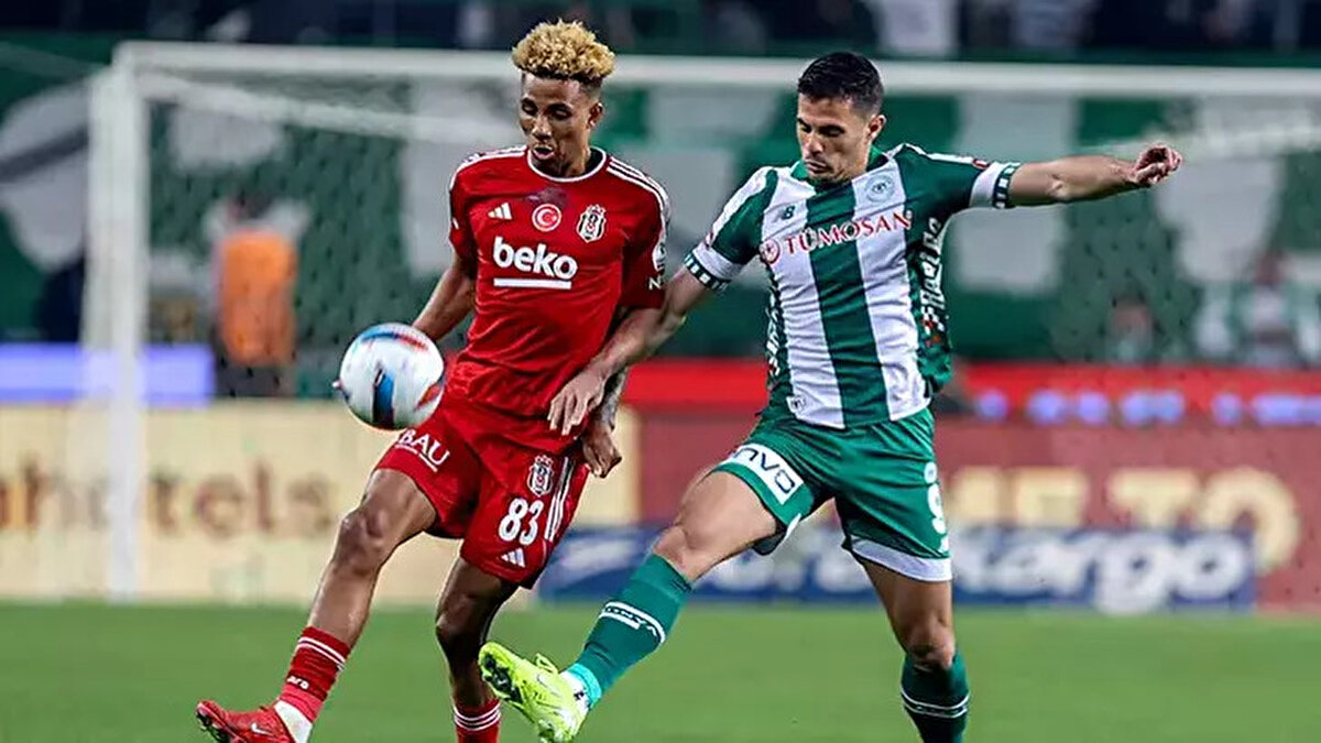 Taraftarlarımızı kimsenin hayal kırıklığına uğratmasına göz yumamam. Yenilgiler elbette olacak ancak 9 kişilik rakip önünde bu futbol kabul edilemez" ifadelerini kullandı.<br>