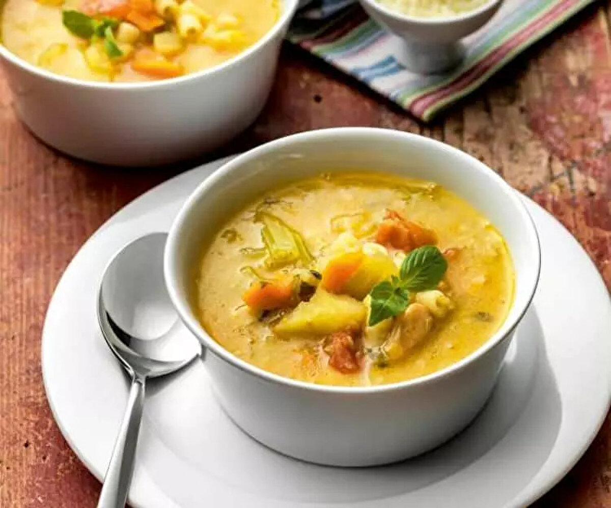 Üç fasulyeli minestrone çorbası, içeriğindeki gıdalardan dolayı bağırsak sağlığını destekliyor ve bağırsak sağlığı uzun bir yaşam sürmeyi sağlıyor