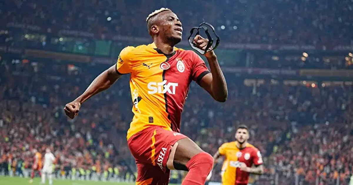 Ekong, "Osimhen'in Chelsea taraftarı olduğunu biliyorum ancak aynı zamanda üst düzey diğer takımlarla da görüşmeler yaptığını biliyorum. Ne seçeceği ona kalmış. Her takıma uyum sağlayabilir. Liverpool’un gelecek sezon bir forvet alacağını biliyorum. Göreceğiz" dedi.