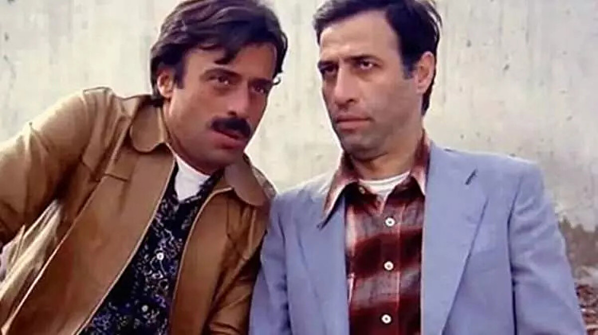 Hamid-i Evvel Camii'nde Hatice Gülümser Gülhan'ın kendisi gibi oyuncu olan eşi Ahmet Gülhan, taziyeleri kabul ederken Şevket Altuğ dostunu yalnız bırakmadı.