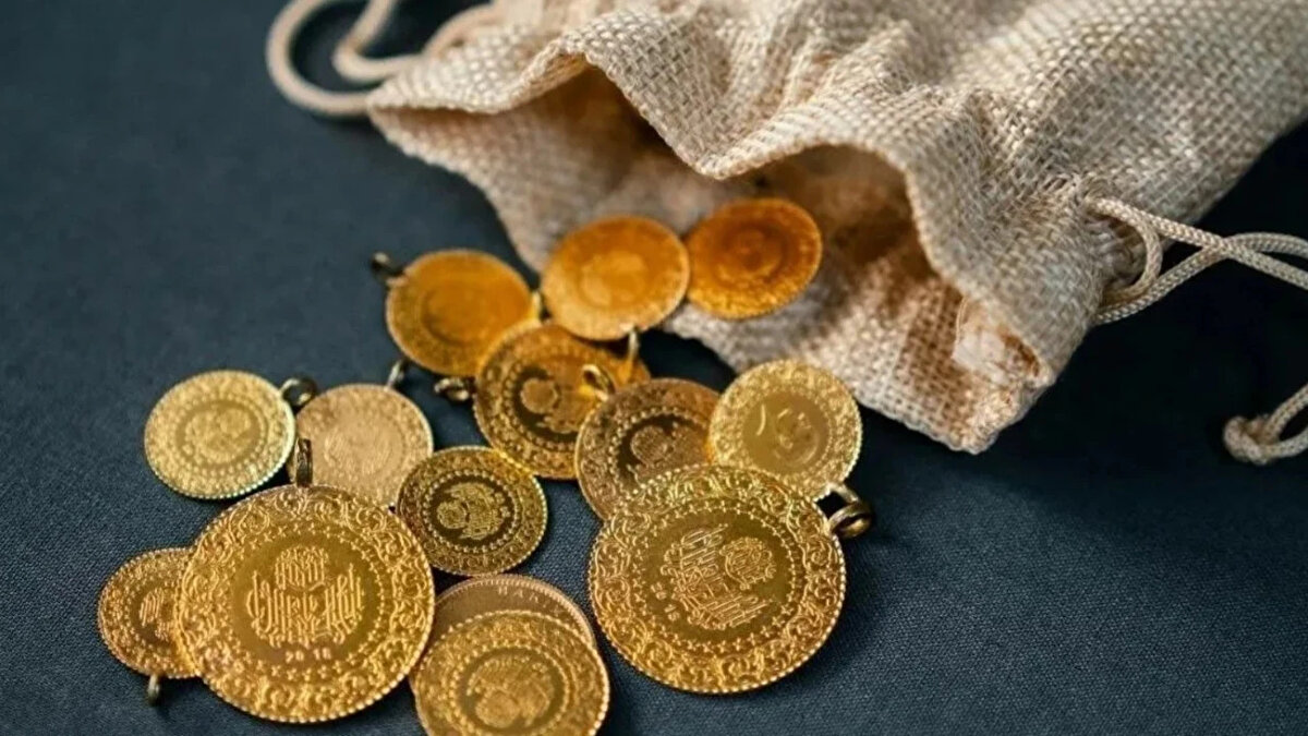 Cumhuriyet altını ne kadar?<br><br>Cumhuriyet altını alış fiyatı 23.214,00 TL<br><br>Cumhuriyet altını satış fiyatı 23.379,00 TL