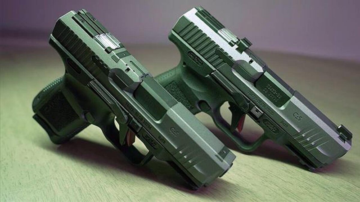 Geçen dört yılda Türkiye silah endüstrisinin en büyük müşterisi yüzde 18'le Birleşik Arap Emirlikleri (BAE) oldu. BAE'yi toplam ihracatta yüzde 10'luk pay ile Pakistan ve yüzde 9,9 ile Katar izledi.<br><br>Söz konusu dönemde Türkiye en fazla silahı İspanya'dan aldı. İspanya, Türkiye'nin ithalatının yüzde 34'ünü karşıladı. Bu ülkeyi yüzde 24 ile İtalya ve yüzde 19 ile Almanya izledi.