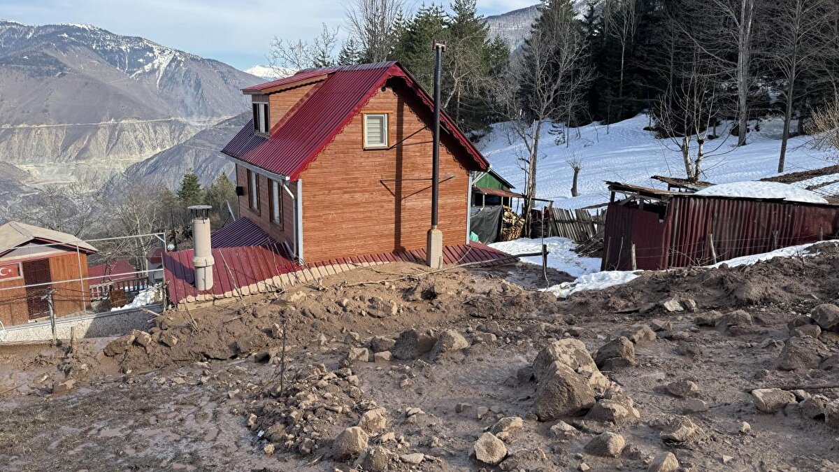 Yazlık olarak kullanılan evlerde heyelan sırasında kimse bulunmazken, herhangi bir can kaybı ve yaralanma yaşanmadı.