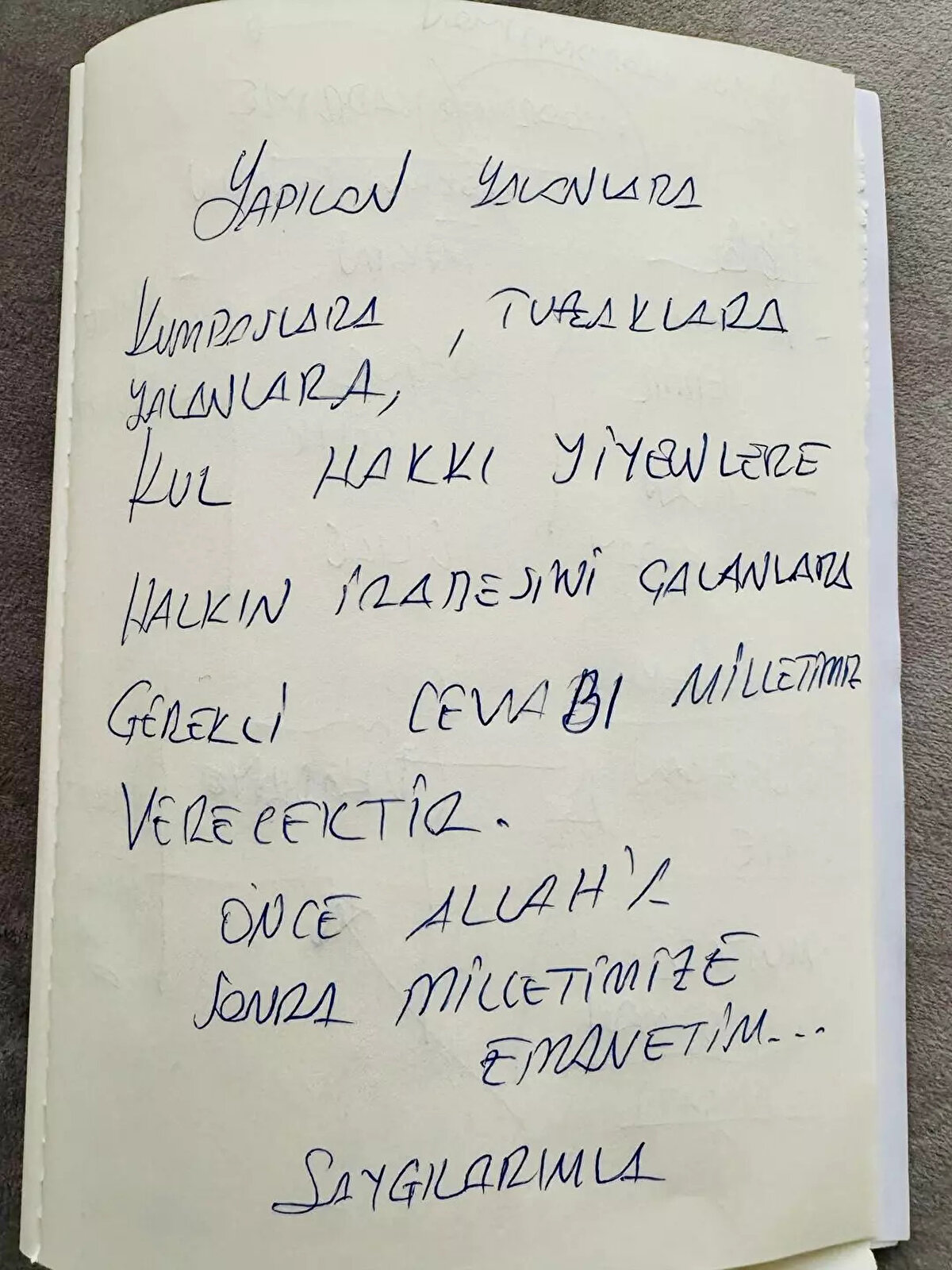 İmamoğlu'ndan gelen ilk açıklama<br><br>Gözaltına alınan İstanbul Büyükşehir Belediyesi (İBB) Başkanı Ekrem İmamoğlu'nun kendi el yazısıyla kaleme aldığı mesajı sosyal medya hesabından paylaşıldı.<br><br>Kaynak: tvnet