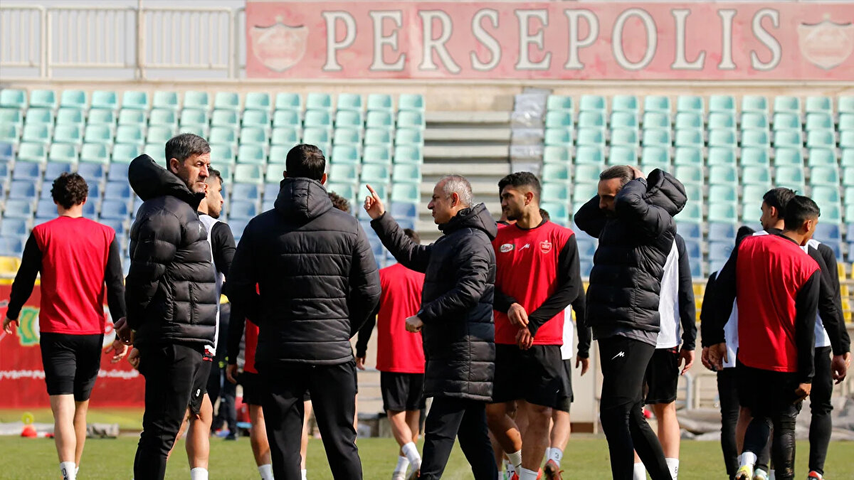 Sene başında İran'ın Persepolis takımını çalıştırmaya başlayan İsmail Kartal, aldığı sonuçlarla takımını şampiyonluğa oynatıyor.