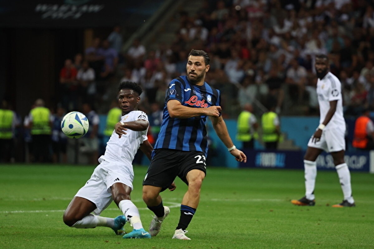 Sead Kolasinac (Stoper) - Atalanta - 10 milyon Euro