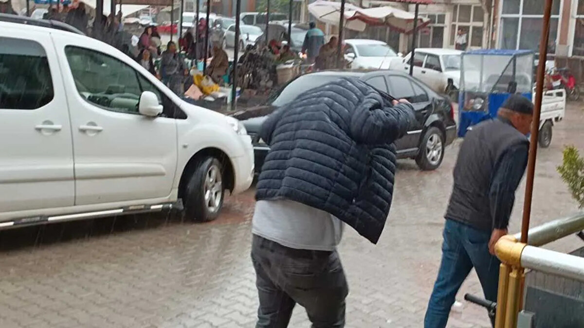 Afyonkarahisar: Kuvvetli rüzgar ve sağanak etkili olacak.