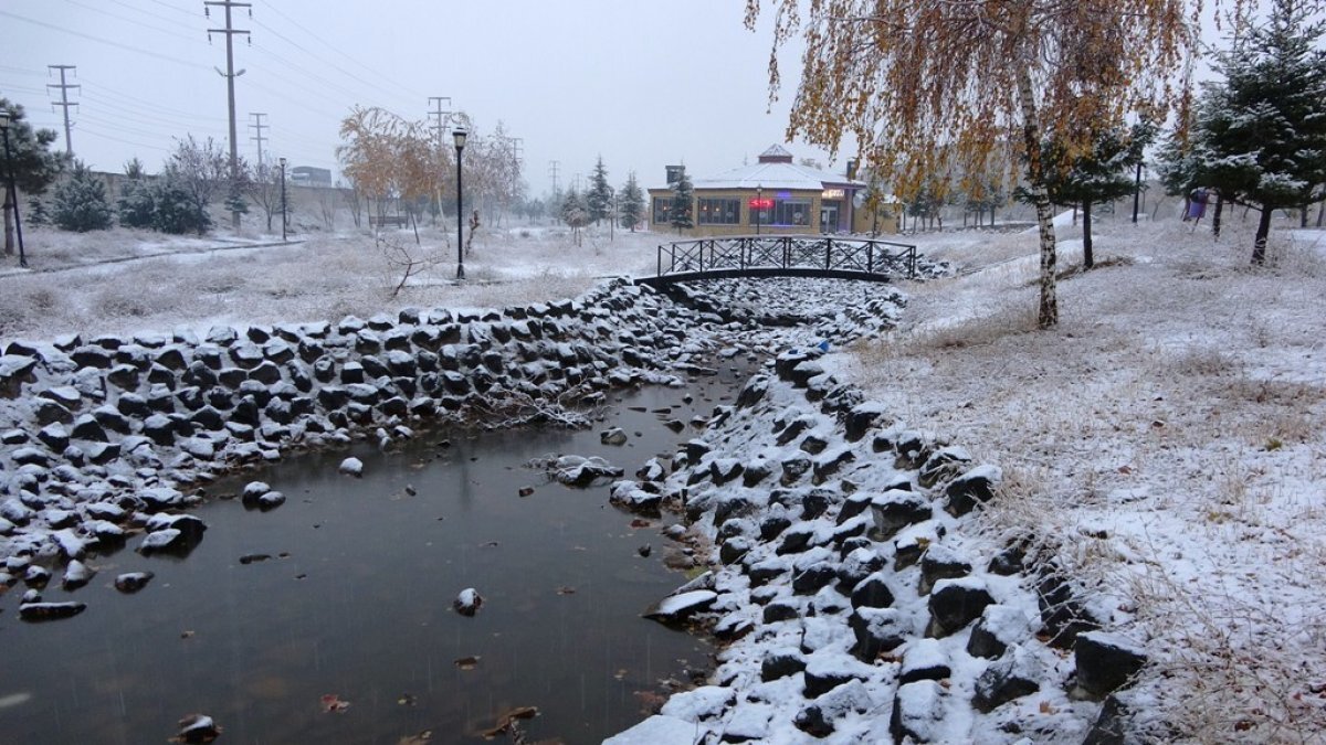 Bitlis: Karla karışık yağmur etkili olacak.