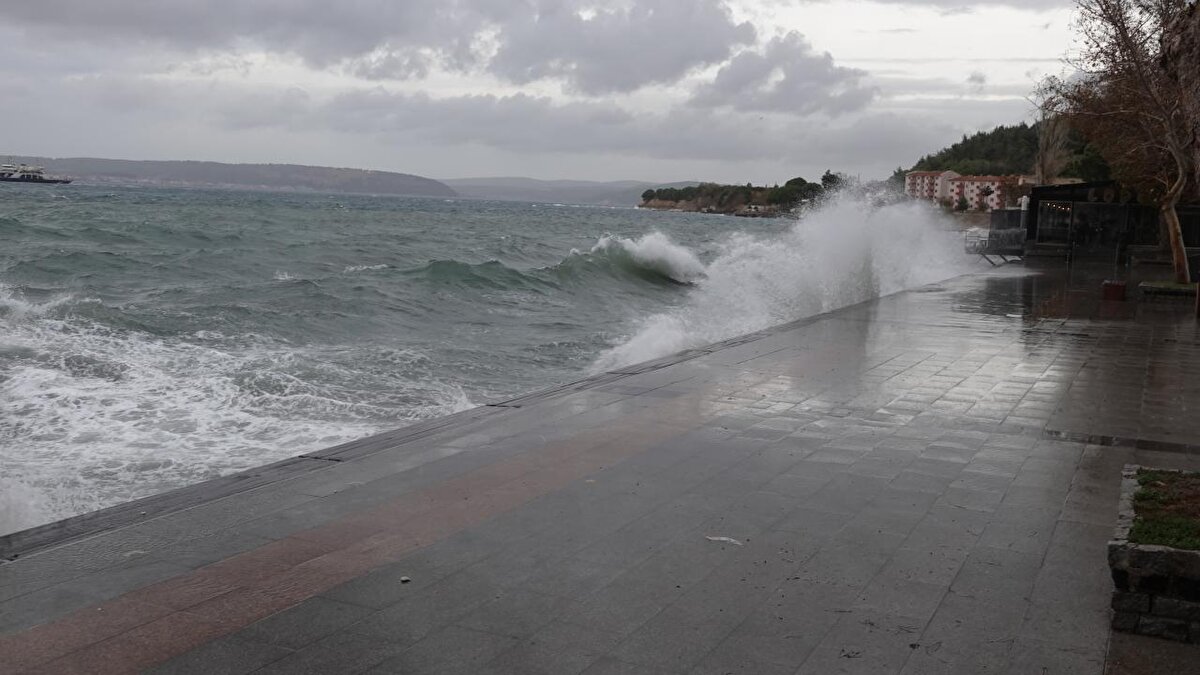 Çanakkale: Kuvvetli rüzgar ve sağanak etkili olacak.