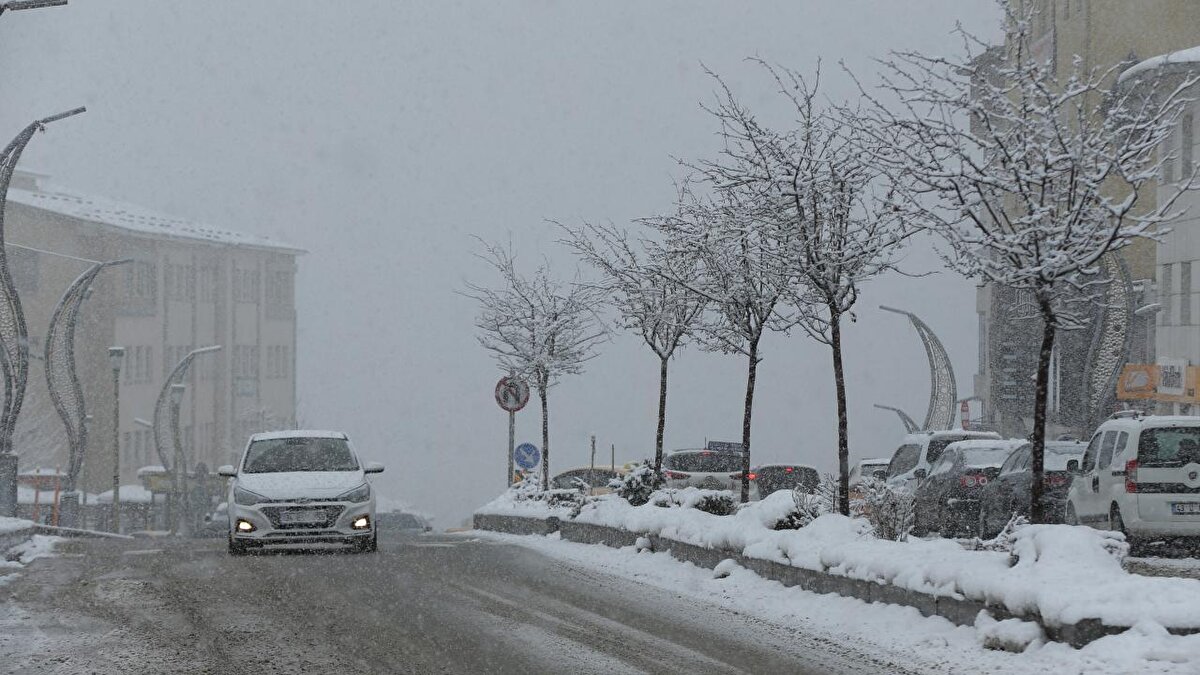 Hakkari: Karla karışık yağmur etkili olacak.