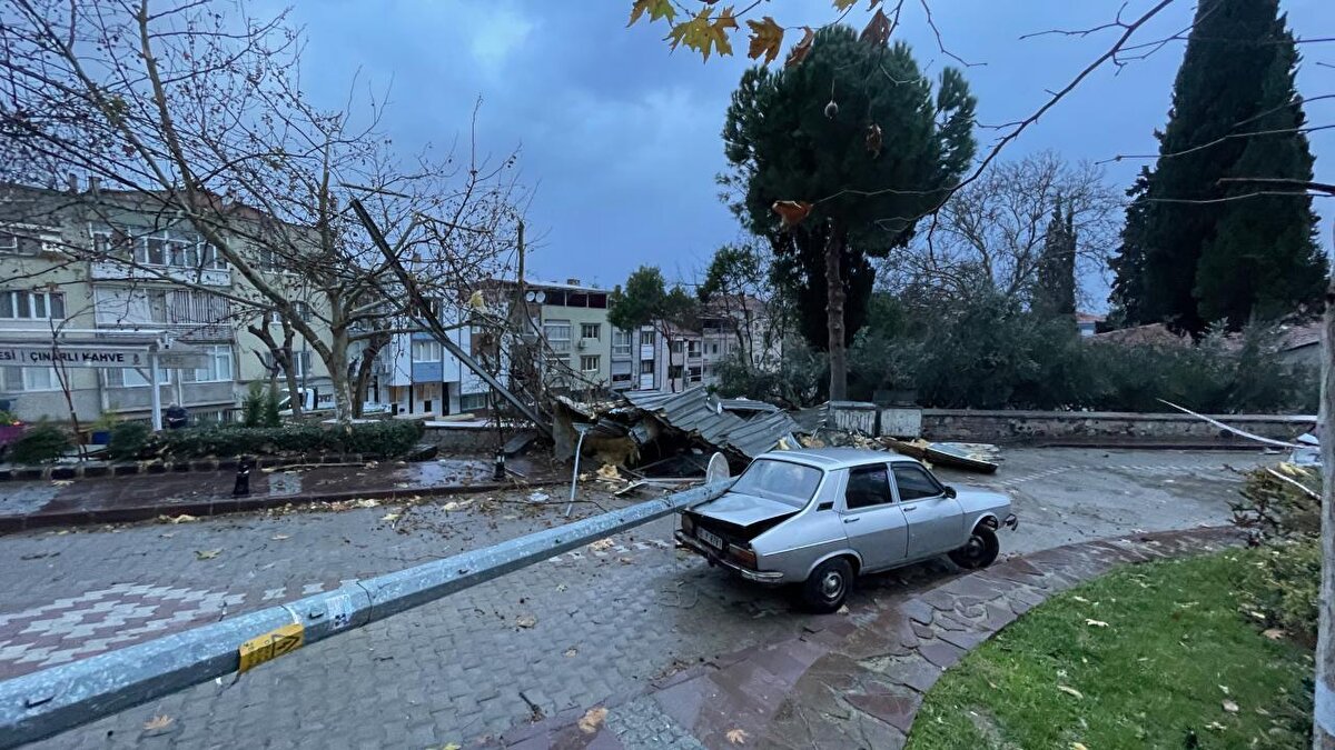 Manisa: Kuvvetli rüzgar ve sağanak etkili olacak.