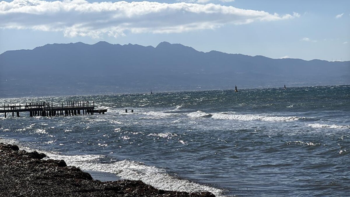 Muğla: Kuvvetli rüzgar ve sağanak etkili olacak.