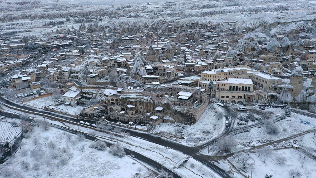 Nevşehir: Karla karışık yağmur etkili olacak.