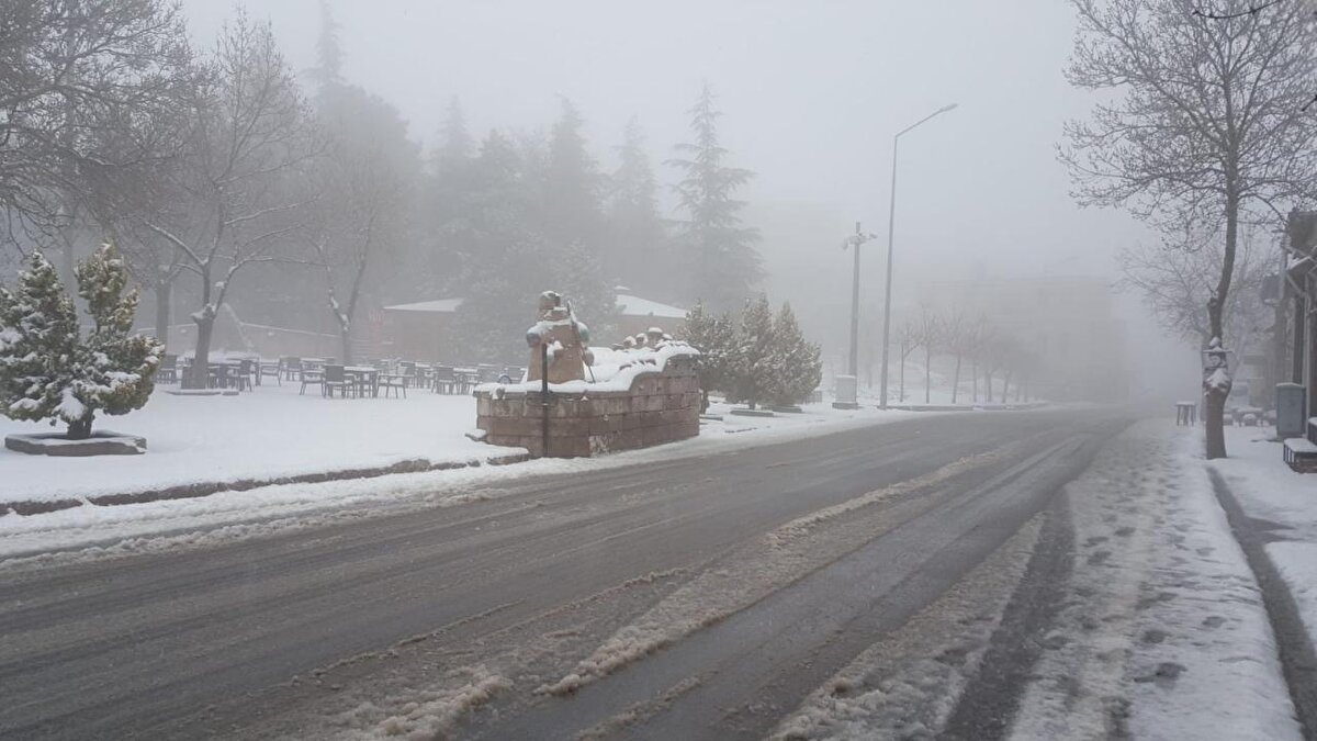 Aksaray: Karla karışık yağmur etkili olacak.