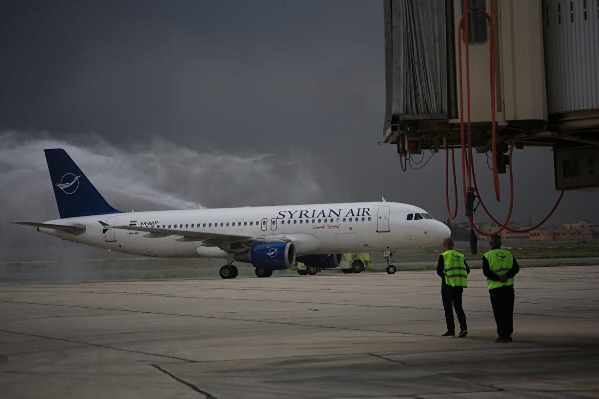 Şam Uluslararası Havalimanı'ndan gelen uçak, havalimanında törenle karşılandı ve Halep'ten Şam'a uçuş gerçekleştirildi.