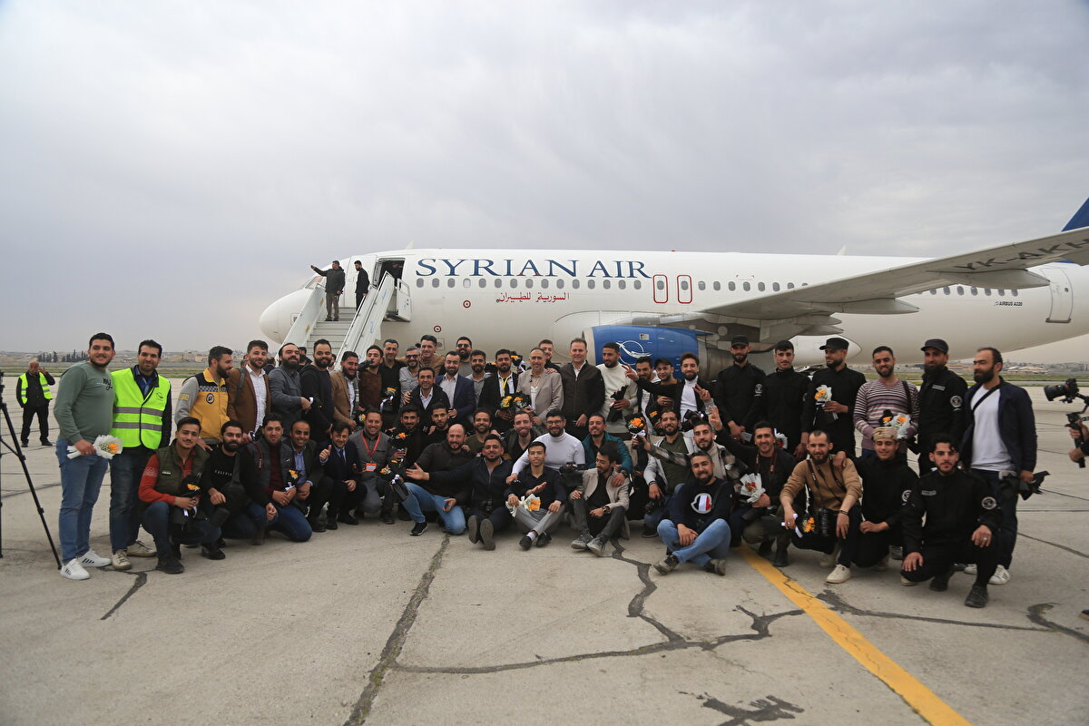 Halep ve Şam Havalimanları arasında uçuşların düzenleneceğini aktaran Salibi, "Yakında kargo uçuşları da başlayacak. Birçok hava yolu şirketi Halep'e uçuş planlıyor." diye konuştu.