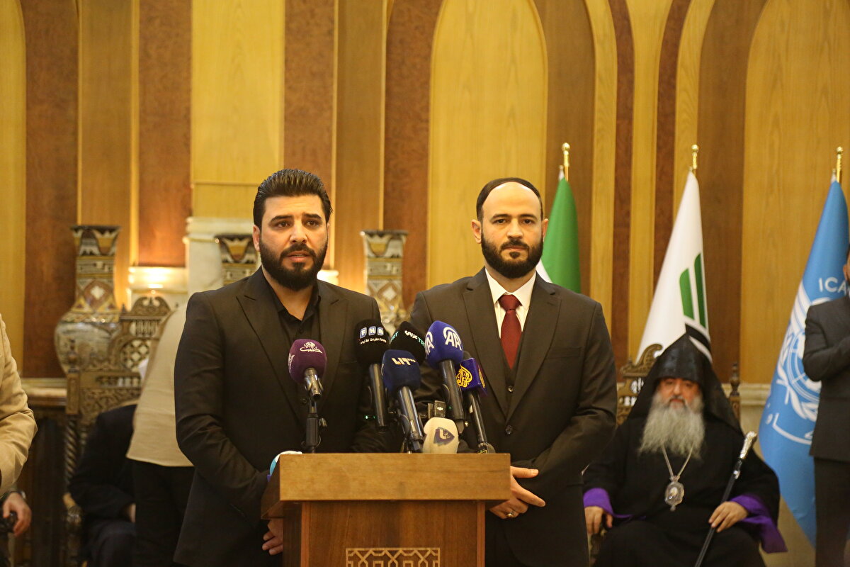 Halep Valisi Azzam Garib, açılış töreninde yaptığı konuşmada, Halep Uluslararas​​​​​​​ı Havalimanı'nın, medeniyetin, teknolojinin ve kalkınmanın kapılarını açacak bir köprü olacağını söyledi.