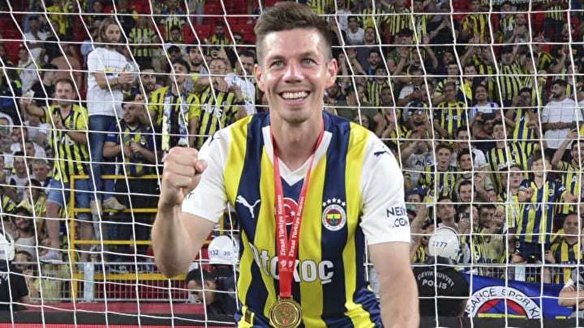 Fenerbahçe, 2020'de Zajc'ı Genoa'ya kiralamış, Sloven futbolcu 2021'de Fenerbahçe'ye geri dönmüş ve 3 sezon sarı-lacivertli formayı giymişti.<br>