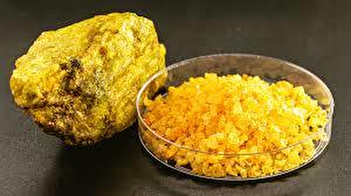 5. Nambiya<br><br>Güney Afrika'nın sınır komşusu olan bir diğer Afrika ülkesi Namibya ise yine uranyum zengini ülkeler arasında yer alıyor. Nabimya'nın toplam rezervi ise 470 bin ton.<br><br>4. Rusya<br>Listenin 4. sırasında yer alan ve çıkardığı uranyum rezervini Çin gibi nükleer silah yapımında kullanan bir diğer ülke ise Rusya. Moskova hükümetinin toplam uranyum rezervi ise 481 bin ton.<br><br>3. Kanada<br><br>Uranyum bakımından zengin olan ve listenin 3. sırasında kendisine yer bulan uranyum zengini Kanada ise 589 bin ton rezervi ile göze çarpıyor.