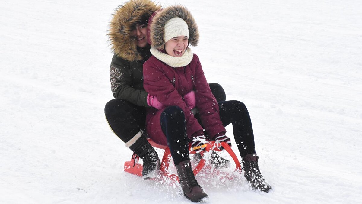 Kayseri<br><br>Kayseri'de kar yağışı ve olumsuz hava koşulları nedeniyle eğitime bugün ara verildi.
