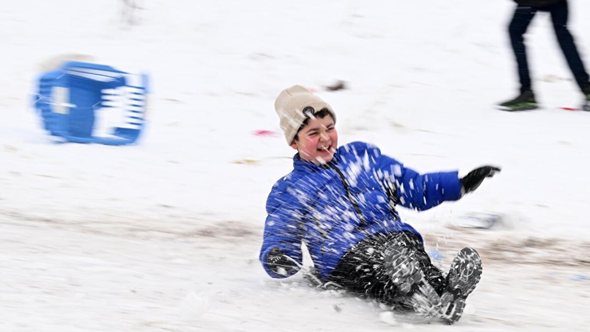 Yozgat<br><br>Yozgat kent merkezi ile 11 ilçesinde eğitime bugün için ara verildi.