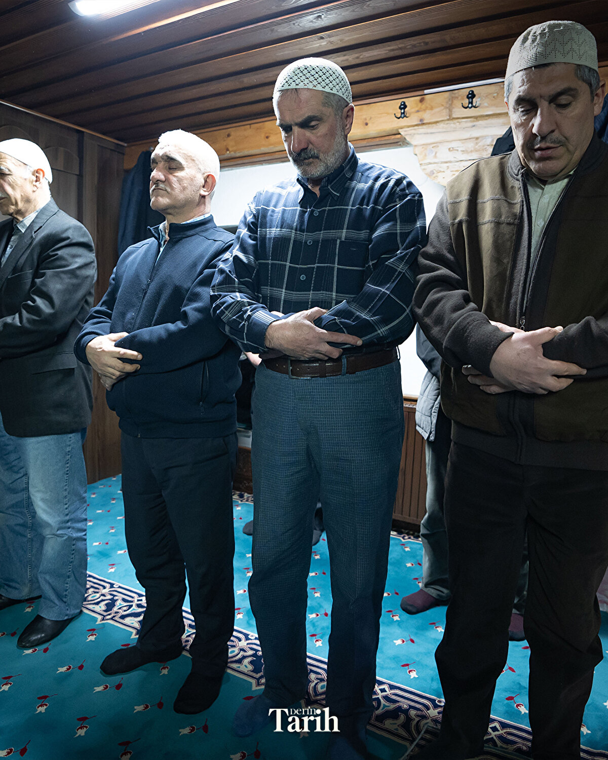 Hatimle teravihe gelenlerden Atatürk Üniversitesi Fen Fakültesi Kimya Bölümü Öğretim Üyesi Prof. Dr. Murat Çelik de 2007'den beri Ayazpaşa Camii'nde teravih namazı kıldığını anlatarak, "Bu cami alışkanlık yapıyor. Ayakta namaz kılsak da hatimle olduğundan uzun sürse de müthiş keyif veriyor ve bağımlılık yapıyor." şeklinde konuştu.