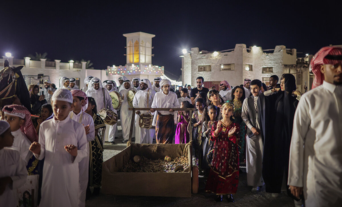 Körfez ülkelerinde Ramazan ayının 14. gecesi başta çocuklar olmak başta çocuklar olmak üzere her yaştan kişi tarafından büyük bir heyecanla bekleniyor.