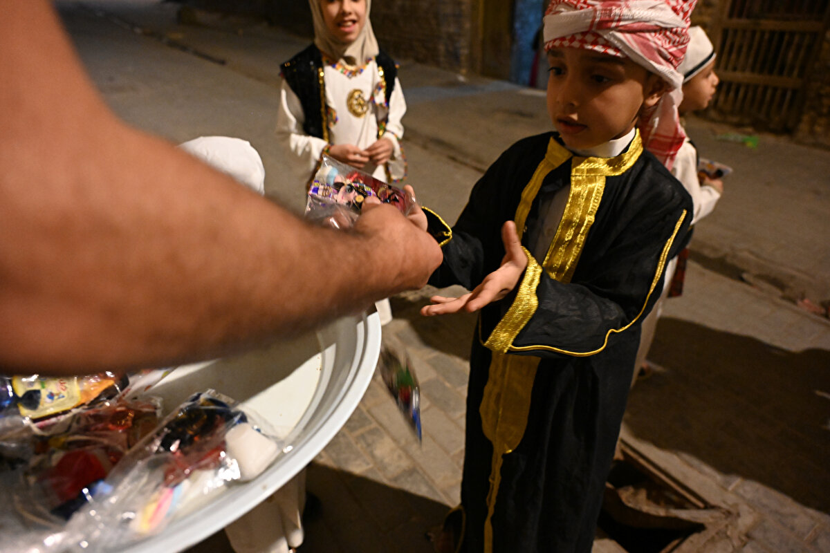 Gecenin adını, "göz aydınlığı" anlamına gelen ve Kur'ân-ı Kerîm'de geçen Arapça "kurretü'l-ayn" kelimesinden aldığı ve zamanla halk dilinde söz konusu kelimenin "Karankau"ya dönüştüğü belirtiliyor.