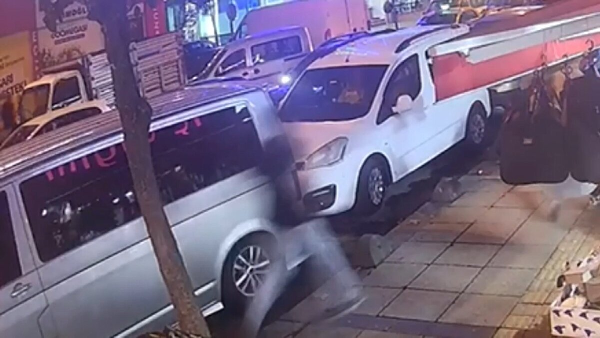 Çevrede esnaflık yapan Hasan Uygun, "Saat 23.30 sıralarında burada bir gürültü oldu. Dükkandan çıktık birini hastaneye taşıyorlardı. Gidip baktığımda göğüs kısmından yaralıydı. Çok kan kaybediyordu. Vuran çocuklar da koşarak kaçtılar. Duyduğumuza göre de çocuklar çekirdek yiyip gürültü yapıyormuş. Rahmetli olan arkadaş da uyarmış olay da bu yüzden çıkmış.