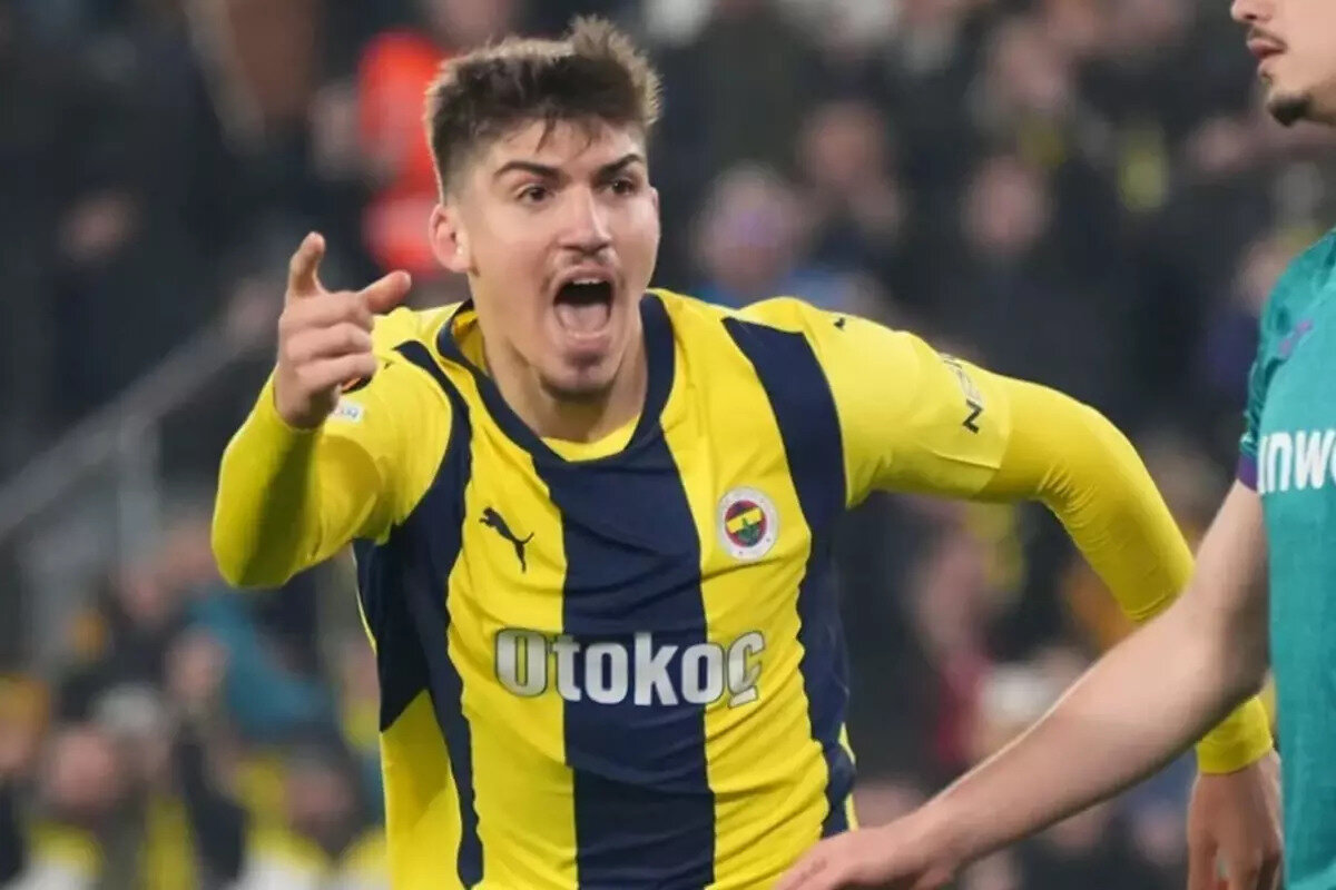 Ancak Fenerbahçe'nin geçen sezon Ferdi Kadıoğlu'nda yaşadığı senaryoyu tekrar yaşamaya niyeti yok.