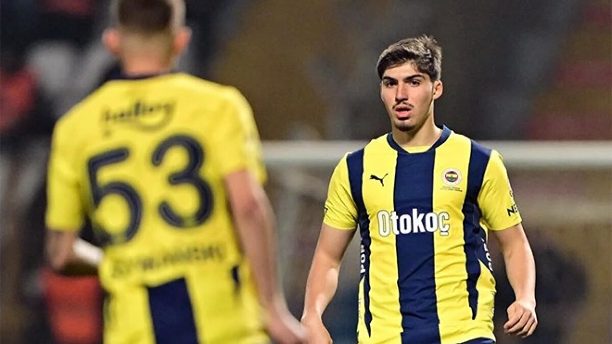Yusuf Akçiçek bu sezon Fenerbahçe formasıyla 16 maçta görev aldı.