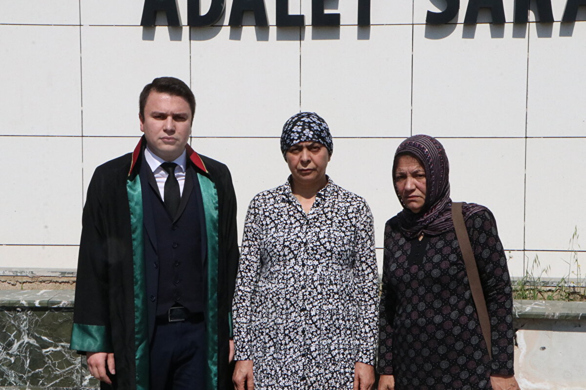 Şeref Aslantaş'ın annesi Münevver Güntürk de oğlunun herhangi bir tartışmaya karışmadığını, arkadaşlarına göre fiziksel olarak daha zayıf olduğunu, bu nedenle onlara karşı güç kullanmasının mümkün olmadığını savundu. Güntürk, "Şeref'in bu cinayeti işlemeyeceğini herkes biliyor. Şeref'in şu zamana kadar hiçbir kavgası olmadı. Kavgayı bilmeyen bir çocuk, 2 tane çocuğu nasıl katleder. Benim oğlumun asla bu cinayeti işlediğini düşünmüyorum, adaletin yerini bulmasını istiyorum. Olay yeri ile ilgili çok eksikler var; diğer çocuklardan kan örneği ve tırnak dokusu almamışlar. Sadece Şeref'i alıp, olay yerinde olan diğer 5 kişiyi nasıl bırakıyorlar; bunu anlamıyorum. Adaletin yerini bulunmasını istiyorum" dedi.