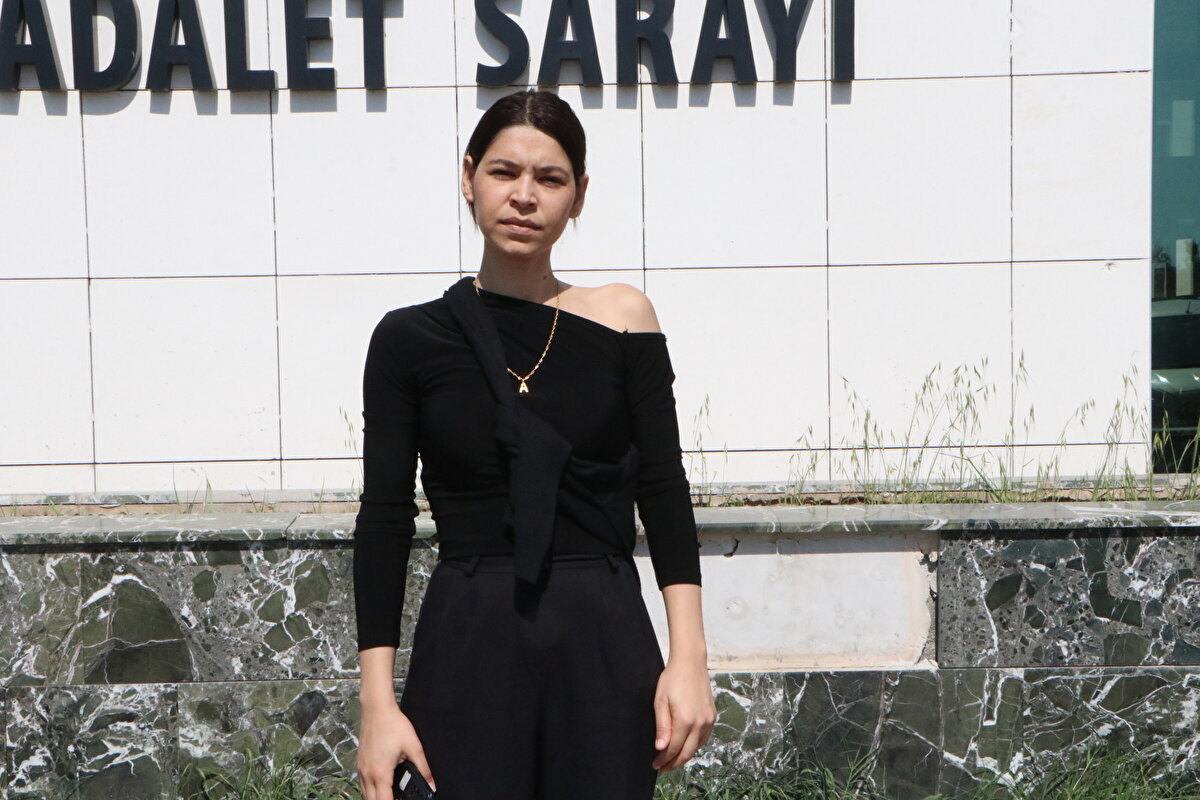 Duruşmanın ardından konuşan Alperen Kaya'nın ablası Seda Kaya, 2 genci toprağa verdiklerini ancak asıl suçlunun Şeref Aslantaş olmadığını ileri sürdü. Kaya, olayla ilgili incelemelerin eksik yapıldığını, olay yerinde olan kişilerin vücut analizlerinin yapılmadığı, DNA örneklerinin alınmadığını ve bıçaktan alınan DNA örneklerinde de çelişkiler olduğunu öne sürerek, "Suçlunun Şeref Aslantaş olmadığını düşünüyoruz" dedi.