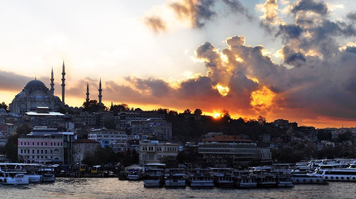 Ülke genelinde etkili olan soğuk hava hafta sonundan itibaren yerini sıcak havaya bırakacak. Marmara'da sıcaklık bugün 10-12 derecelerde, Pazar günü ise 20 dereceye yaklaşacak.