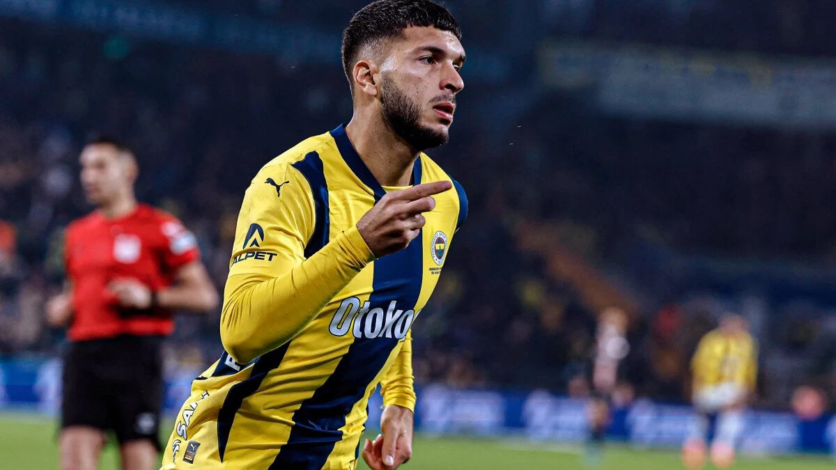 Karşılaşmayı izlemek için RAMS Park'a gelen Villarreal, Lazio ve Marsilya'nın gözlemcileri, 24 yaşındaki futbolcuya hayran kaldı.