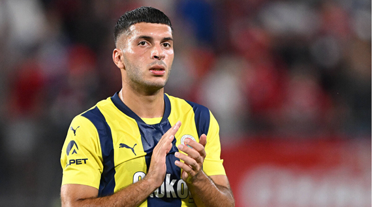 Piyasa değeri 8 milyon euro olarak gösterilen futbolcunun Fenerbahçe ile 2028 yılına kadar sözleşmesi bulunuyor.
