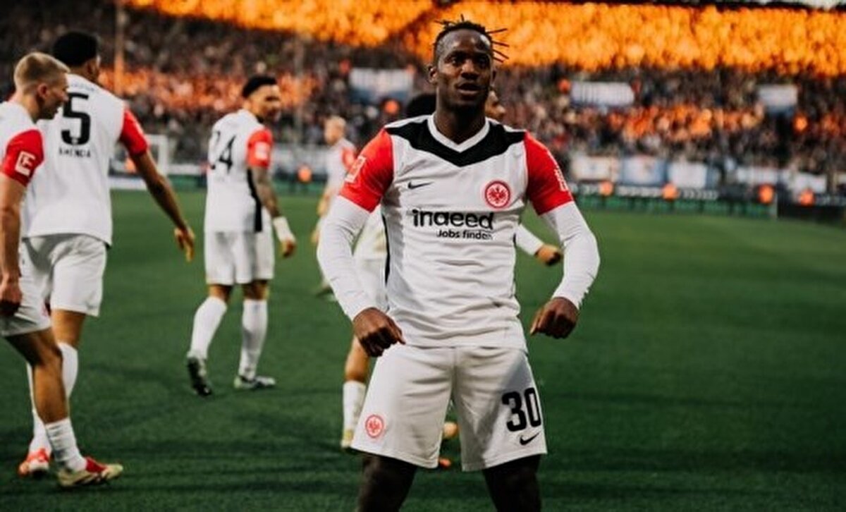 Belçikalı yıldız futbolcu kış transfer döneminde de sarı-kırmızılı ekip ile vedalaşarak Alman ekibi Eintracht Frankfurt'a transfer oldu.