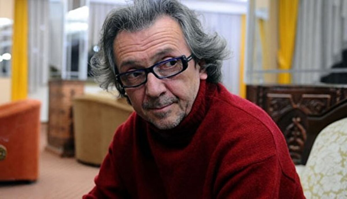 Osman Sınav’ın hayali Eva Green ile film çekmek<br><br>Sanat dünyasını yasa boğan Osman Sınav, yıllar önce verdiği bir röportajda meslek hayatındaki hayallerinden söz etmişti. “Bu iş tamamen hayal kurmakla başlar. Hayal ettiklerimizin bir kısmını hayata geçiririz, bazılarıysa hep içimizde kalır.” diyerek, sinema ve televizyon dünyasında ilham kaynağını hayallerden aldığını ifade etmişti.