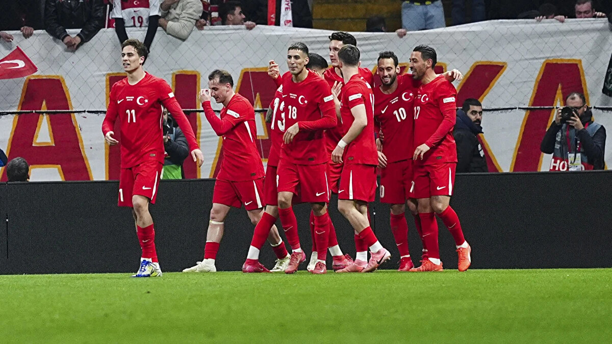 Sarı-kırmızılıların A Milli Takım'daki futbolcularından Kaan Ayhan ve Barış Alper Yılmaz ise Macaristan maçında sakatlandı.<br><br>İki oyuncu da A Milli Takım'ın dünkü idmanında yer almadı. Yunus Akgün ise sakatlığı nedeniyle kadrodan çıkarıldı.